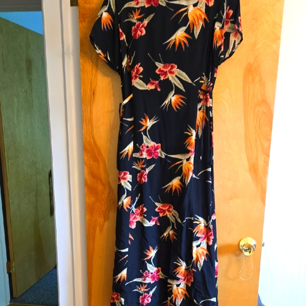 NWOT Tommy Bahama 100%silk Gorgeous Short Sleeved Maxi Dress